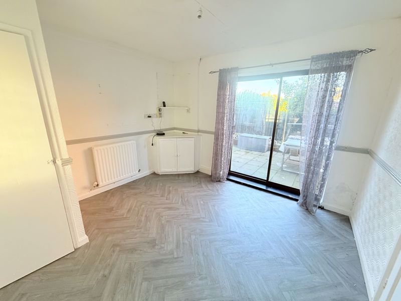 Dining room- click for photo gallery